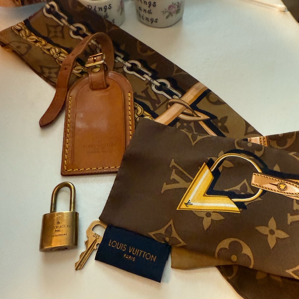 Authentic Louis Vuitton Brown Satchel with Iconic Monogram. - Picture 3 of 16